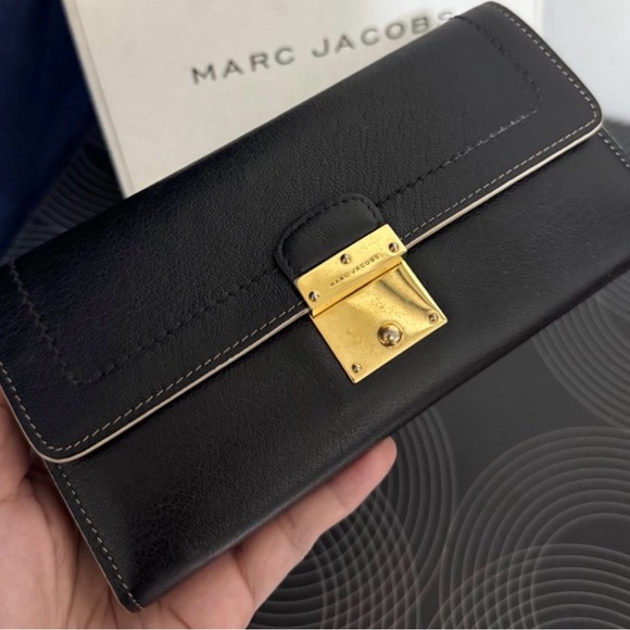 Marc Jacobs Handbags - Marc Jacobs Black Leather Continental Wallet with Gold Clasp